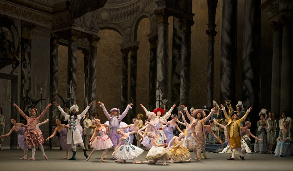 Balet The Sleeping Beauty menampilkan koreografi klasik dengan suasana istana kerajaan