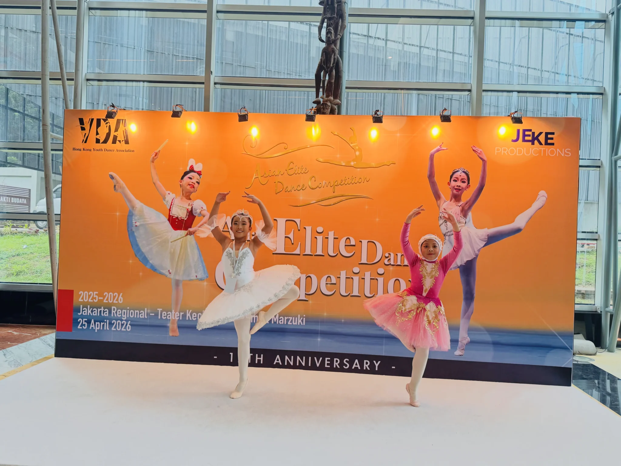 Penampilan siswa On Point Ballet School di kompetisi balet